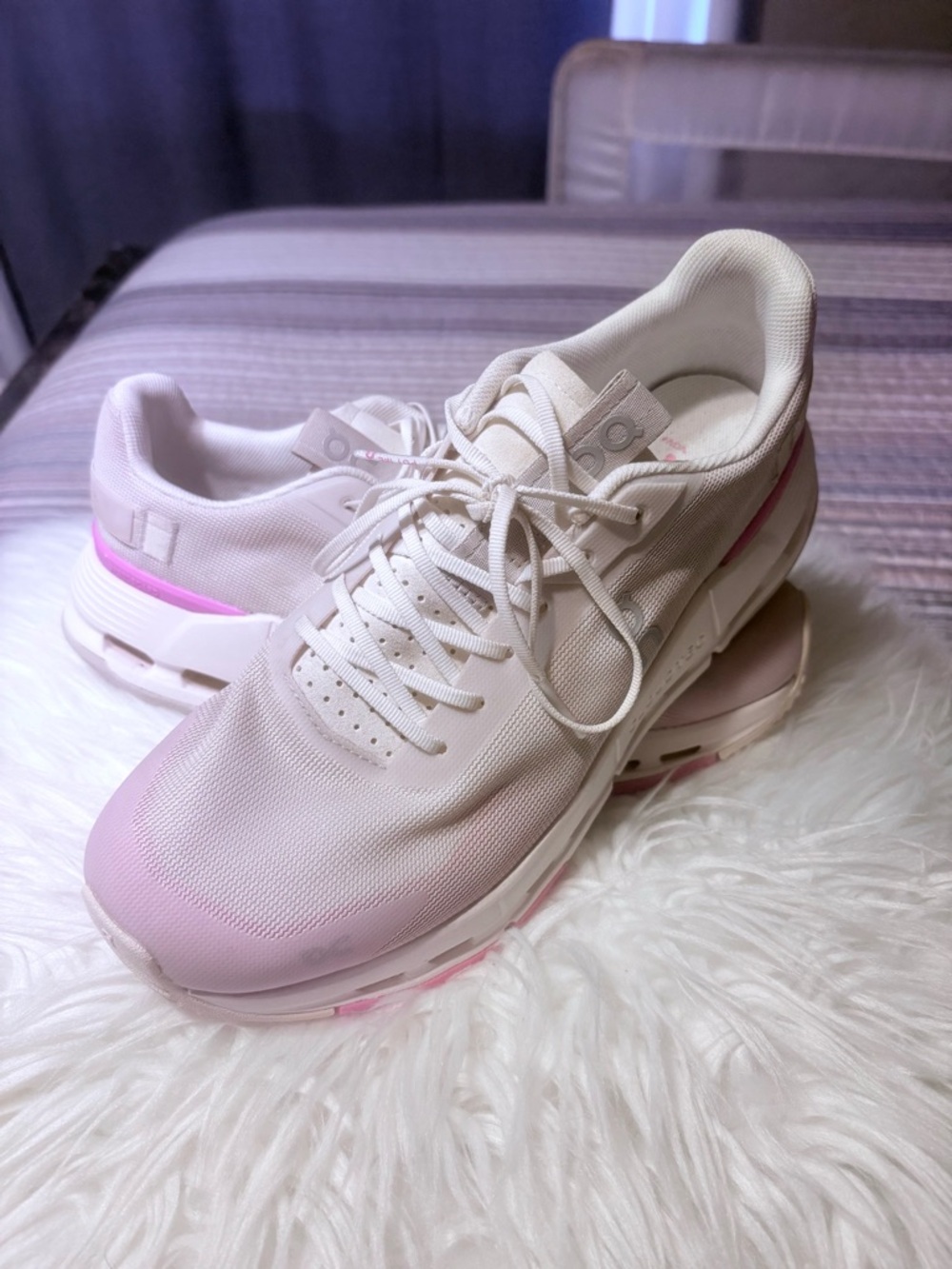Women’s Lightweight Sneakers in Soft Pink and Cream